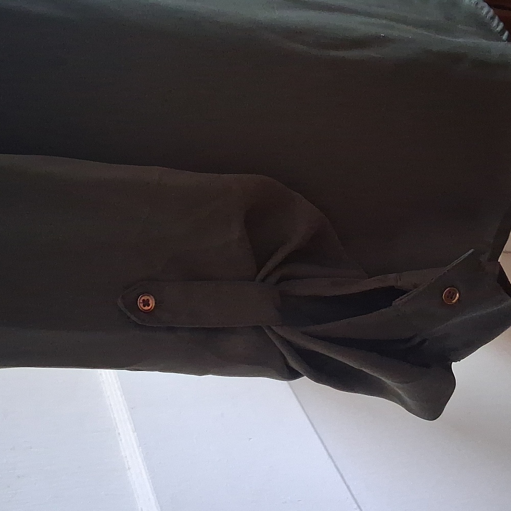Candie's Green Relaxed Buttoned Blouse - Picture 3 of 4